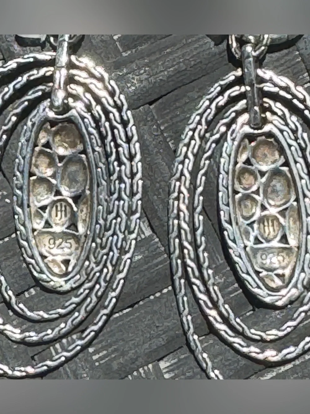 *EXCELLENT* - JOHN HARDY KALI ZEN OVAL HOOPS, STERLING SILVER (925) EARRINGS - Picture 3 of 6